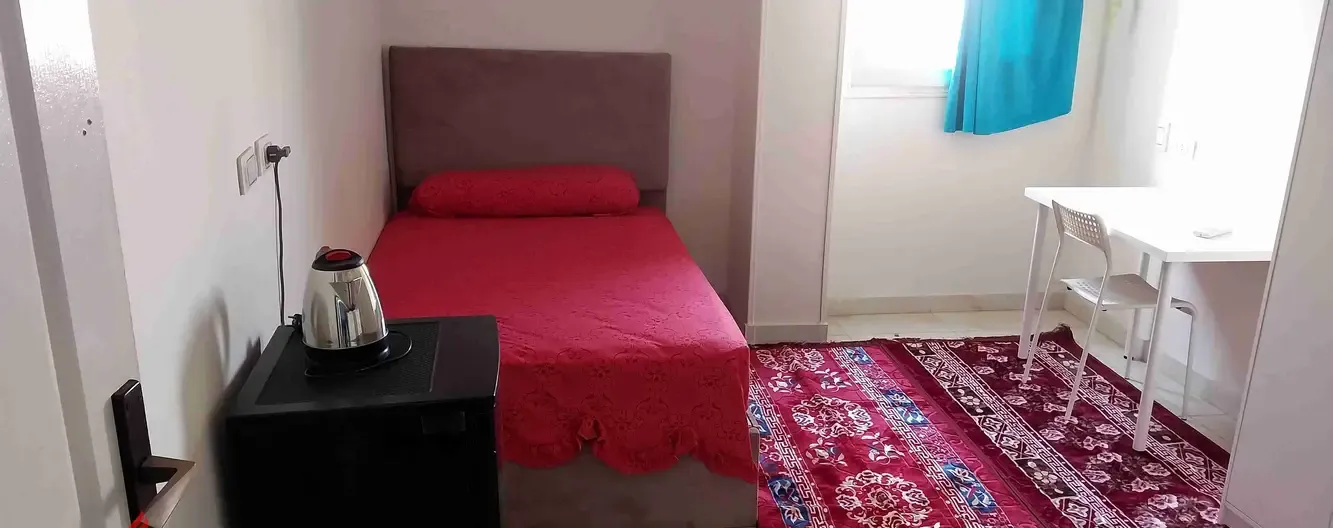 Furnished studio for long-term rent on South 90th Street