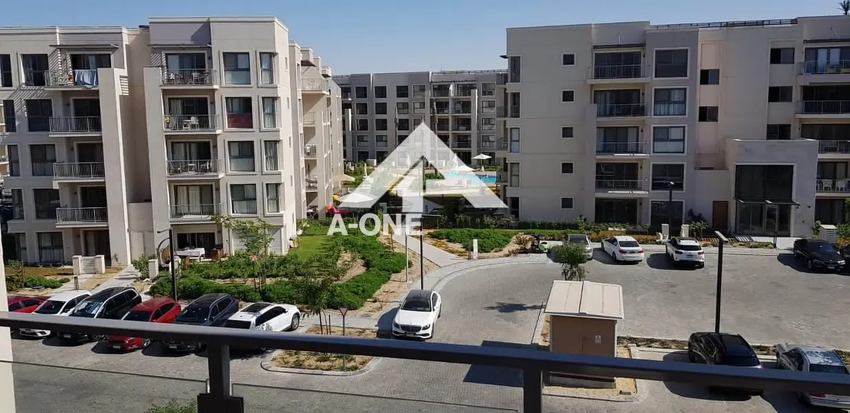 Chalet for rent with pool view, steps from the marina in Marassi