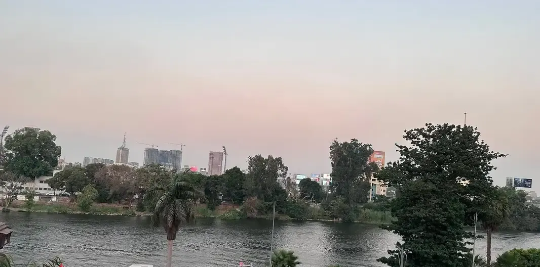 شقة مفروشة فاخرة صف أول على النيل بالعجوزة