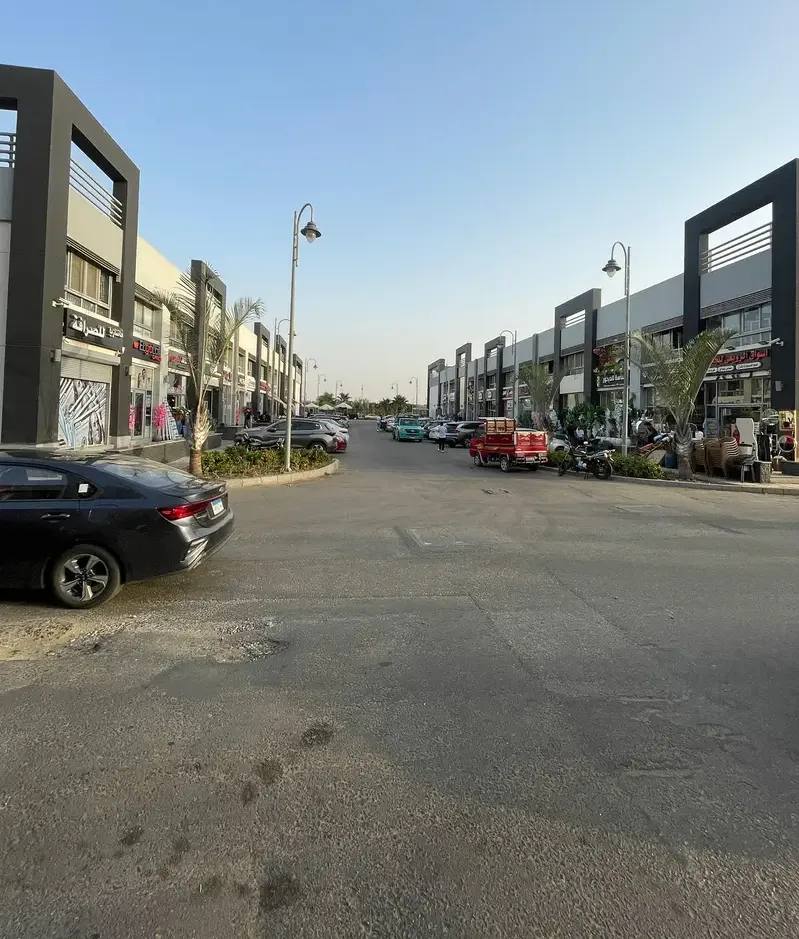 Car shop without finishing in Madinaty