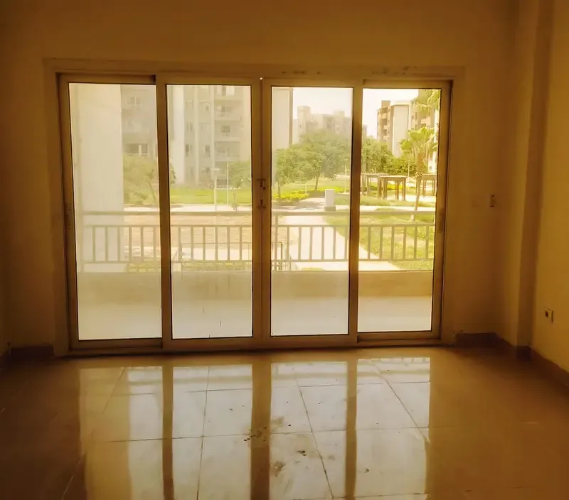 شقة كورنر أول سكن بإطلالة جاردن في الدور الأول