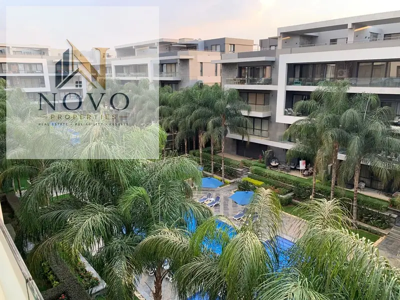 Elegant penthouse with a private roof and pool view in Patio 7