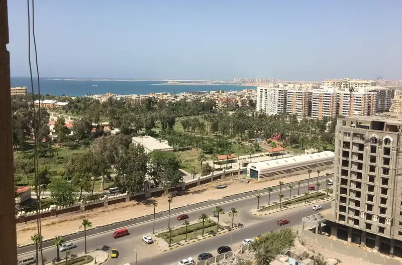 شقة مفروشة للإيجار بالمنتزه (جانبي بحر)
