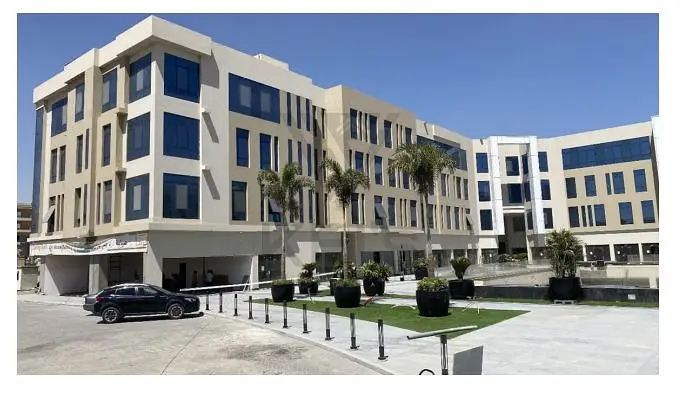 عيادة متشطبة بالتكييفات للإيجار في ايترنا ميفيدا