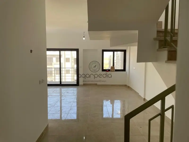 Penthouse for Rent in Al Marasem – Prime Location & Private Roof