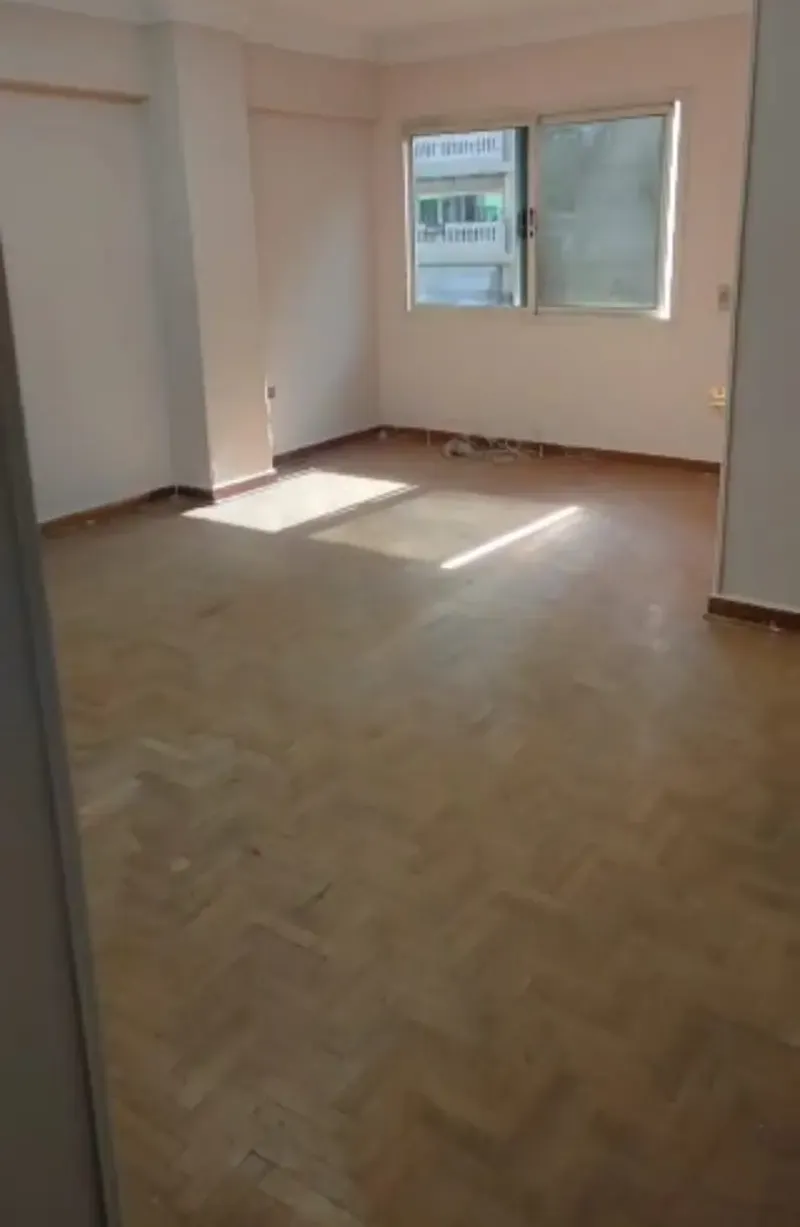 Office for rent on a street branching off Qasr El Nil Street