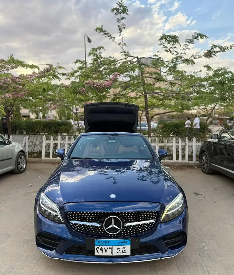 مرسيدس كابوليه للايجار
