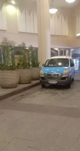 سيارة H1 للايجار