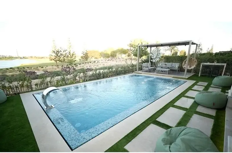 Luxurious beachfront villa in Marassi