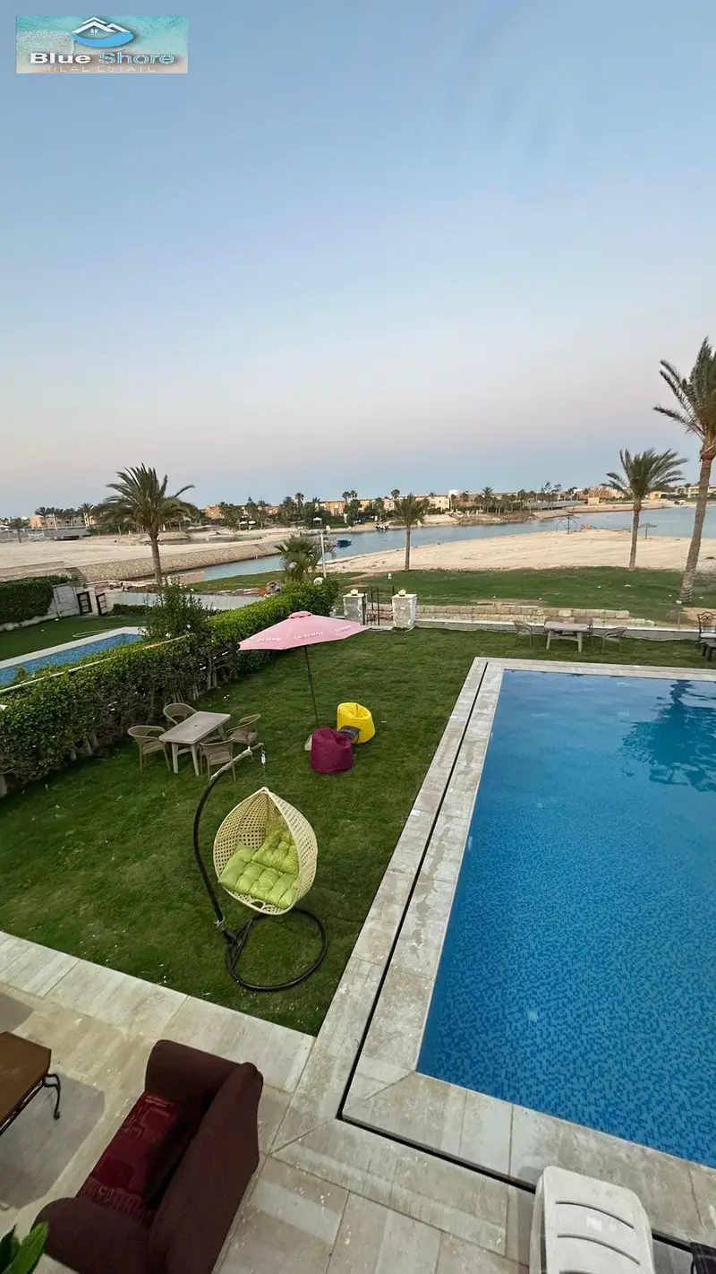 فيلا للايجار في مارينا 5 اول صف علي البحيره