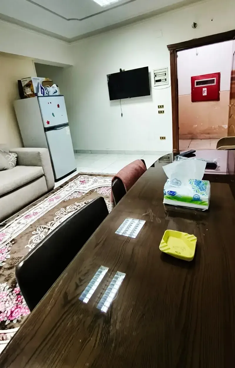 شقة للايجار في المنيل على النيل مباشر