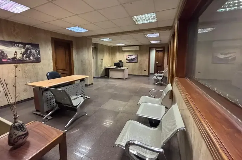Office for rent on main street, ground floor with private entrance, 350 sqm