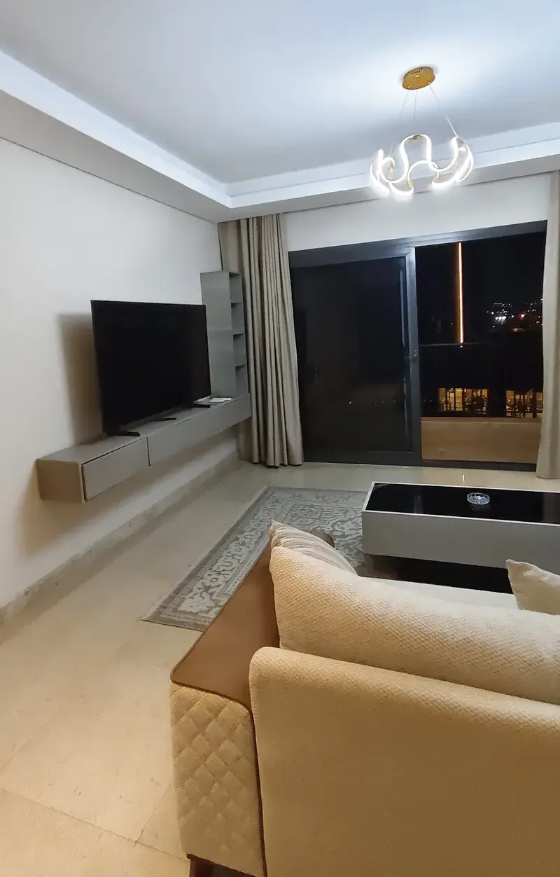 شقة مفروشة للإيجار في أبراج زد، غرفتين وحمامين، دور سادس