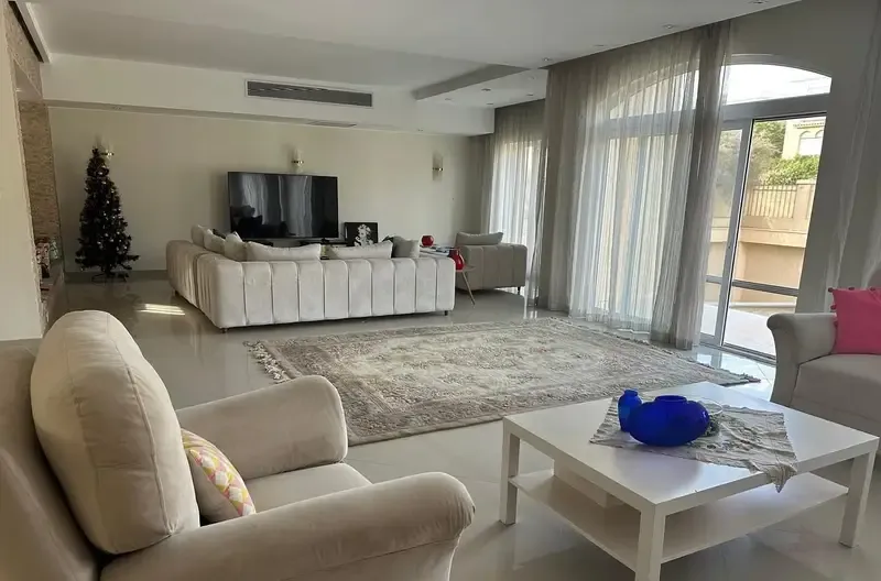 فيلا ستاند ألون فاخرة مفروشة للإيجار بكمبوند ريحانا