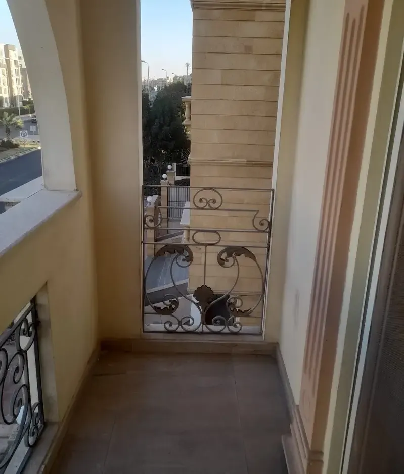 شقة للإيجار في الحى الثامن، الشيخ زايد
