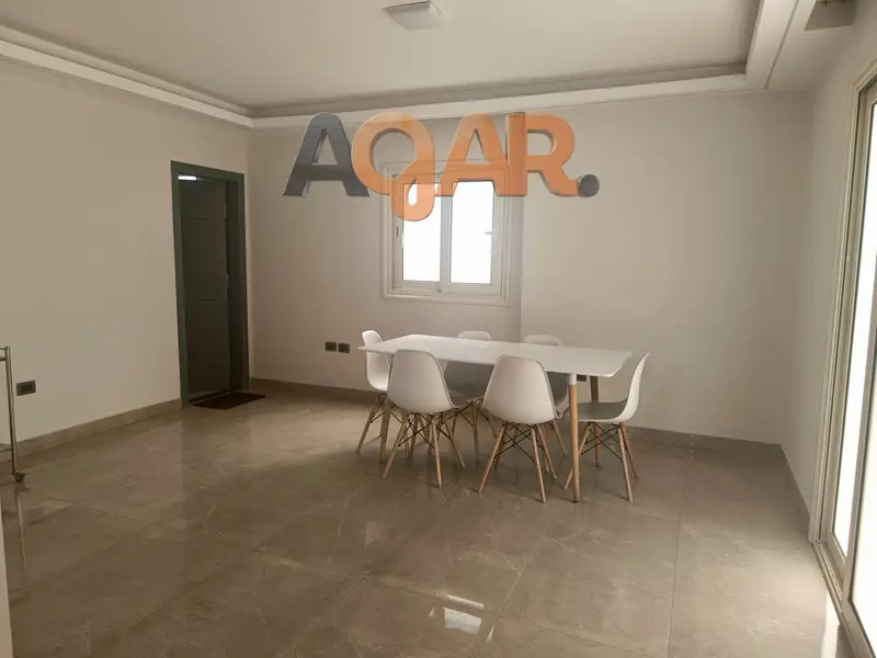 Administrative office 300 meters on Abbas Al-Akkad Main Street