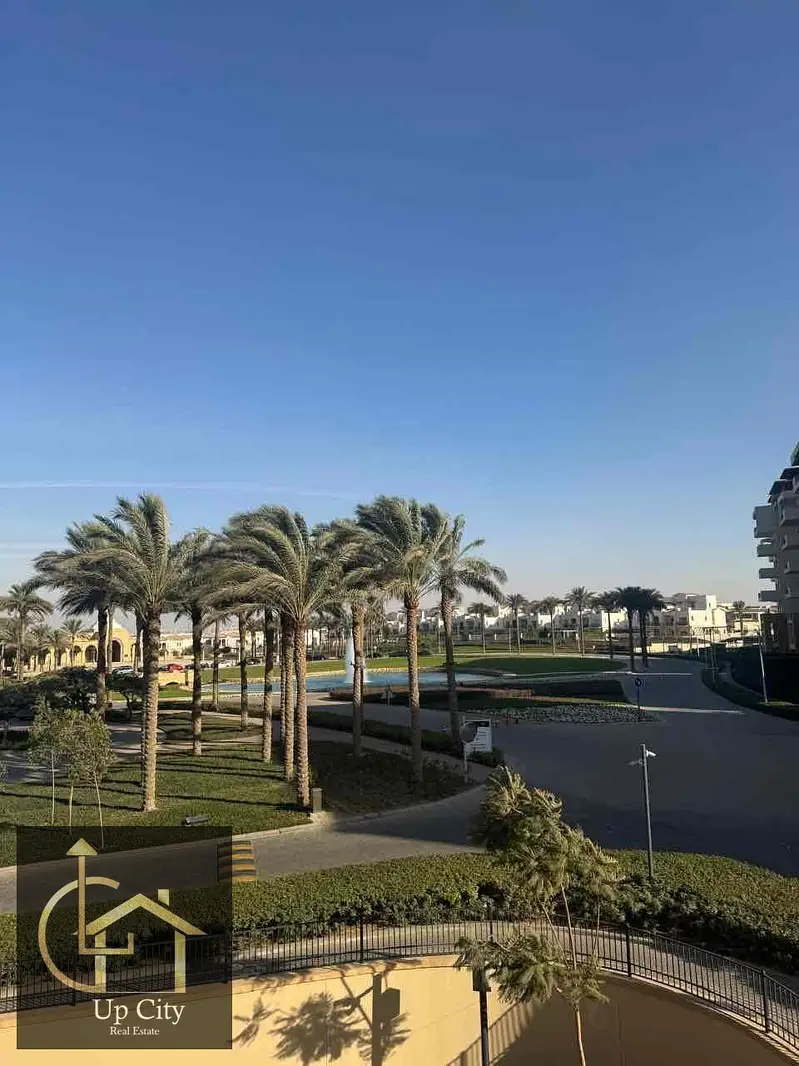 شقة مميزة أول سكن بكمبوند آب تاون فيو مفتوح