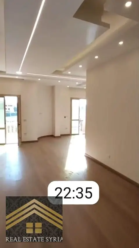 شقة للايجار بالشروق الحي الثالث - تشطيب VIP
