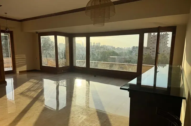 روف للايجار بسرايات المعادي مكيف