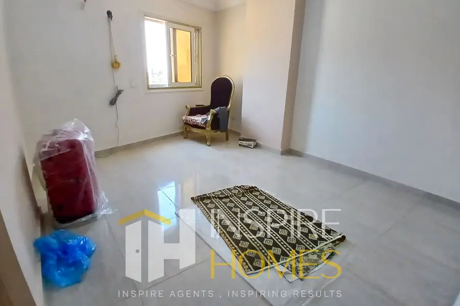 شقة للإيجار بسموحة بالقرب من شارع نادي النصر