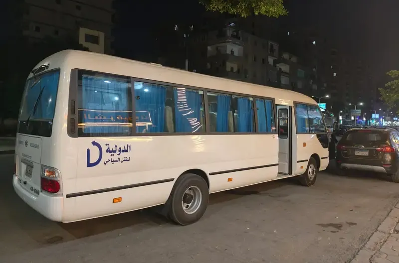 ايجار باص تويوتا كوستر 28 راكب الي الغردقه
