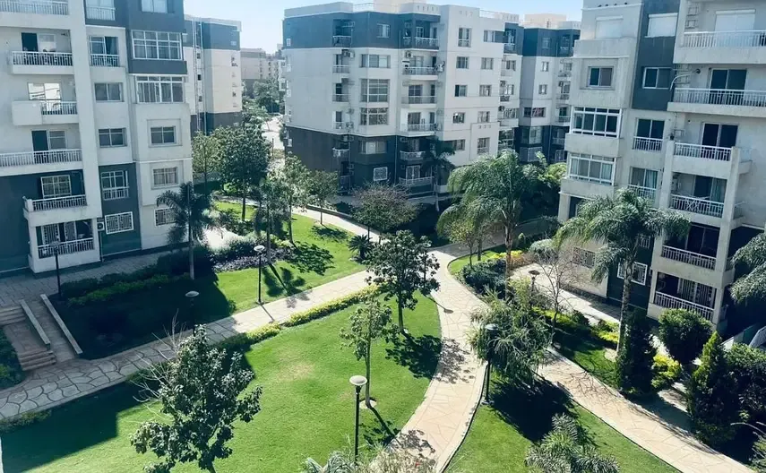 Furnished apartment for rent in Madinaty B10, 4th floor, garden view