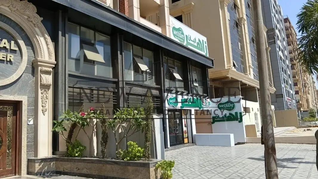 محل للايجار ارضي واول في المعادي نصف تشطيب