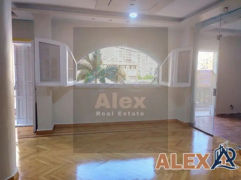 Office for administrative rent in Sidi Gaber