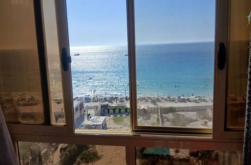شقة إيجار يومي ع البحر بشاطئ عجميستا - البيطاش