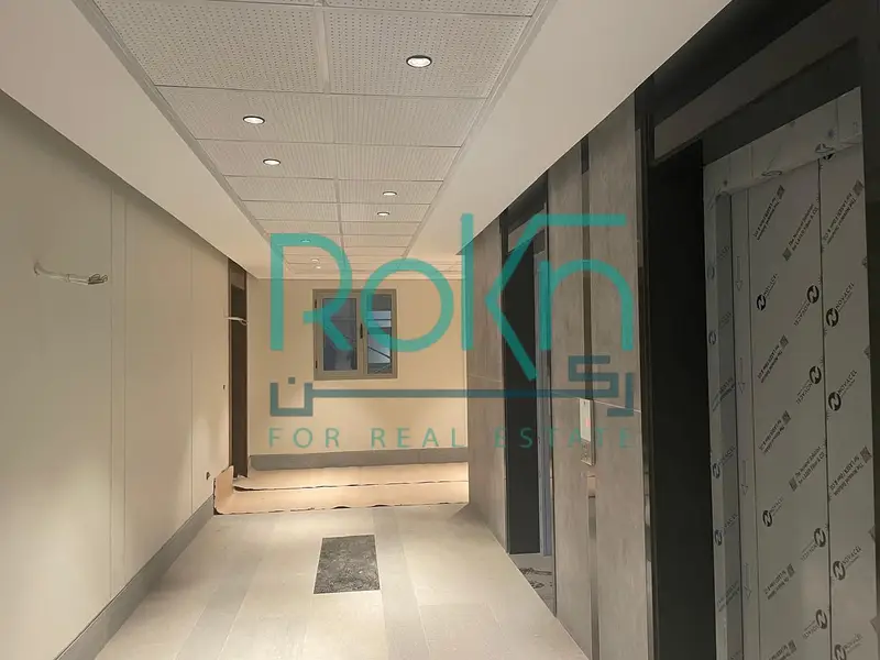 Office for rent 500sqm finished with plaza view in Arkan Palm 205