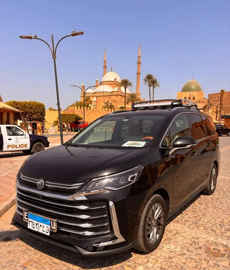 سيارة MG 7 راكب عائلية للإيجار مع سائق