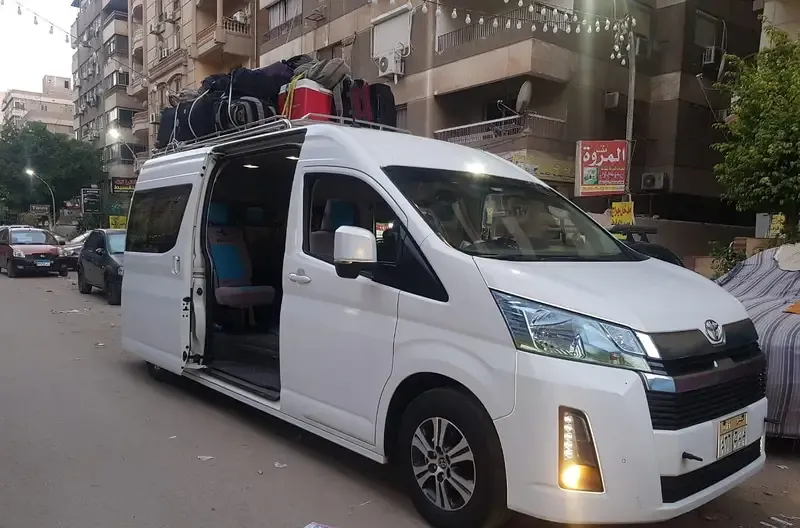 إيجار تويوتا فان عائلية 13 فرد بالسائق