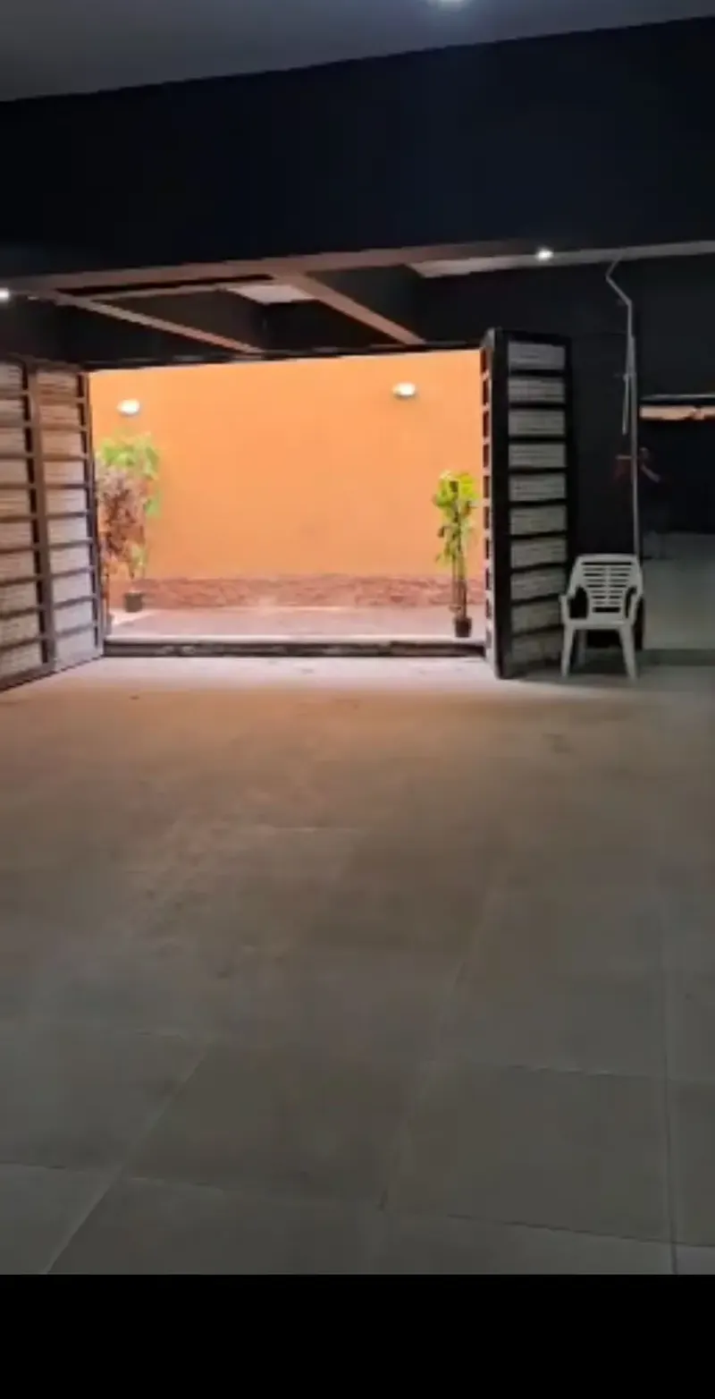 مخزن أو إداري للإيجار في شرق الأكاديمية