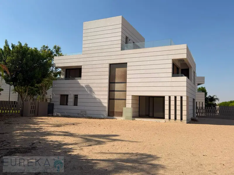 Stand-alone villa for rent in Al Burouj compound