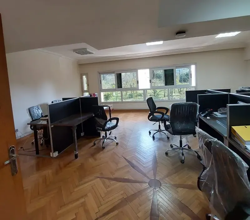 Office 350 sqm with Central AC for Rent on Maryland