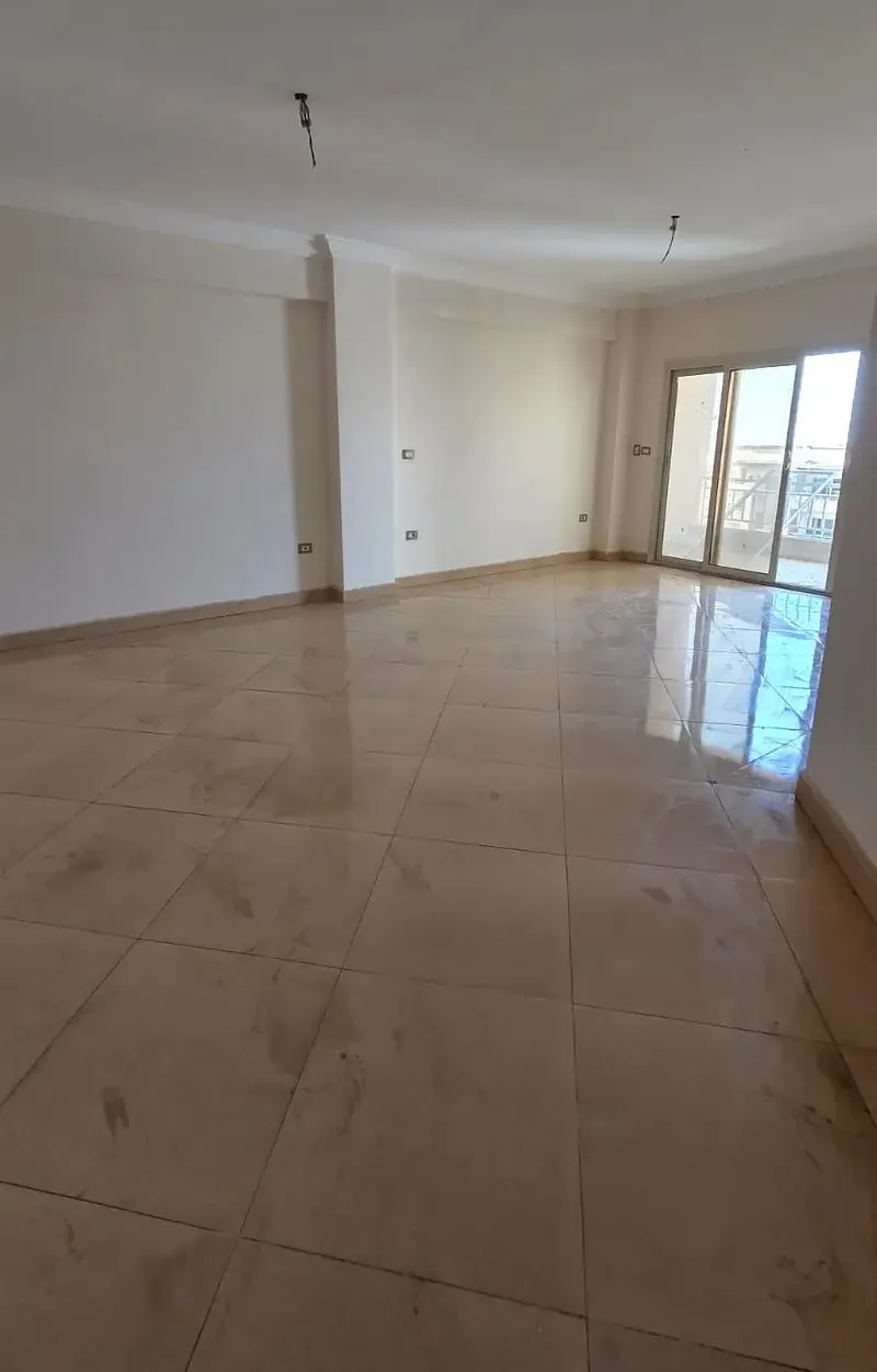 Ground floor apartment with garden for rent in Wessal compound next to Gate R1