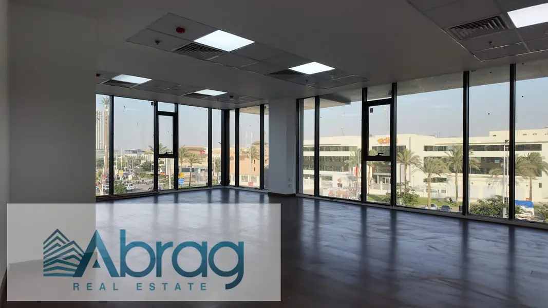 Office 90sqm with ACs, panoramic view in Sheikh Zayed