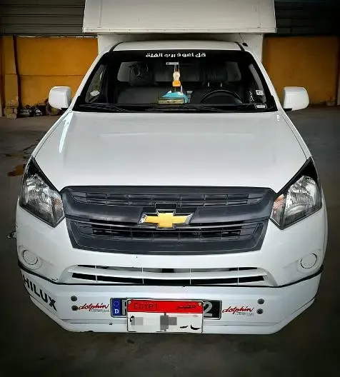 Closed box pickup truck for rent