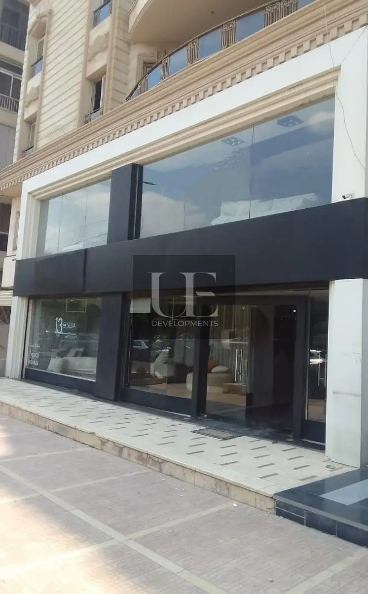 محل 860م للايجار بشارع نهرو بمصر الجديدة أمام حديقة الميرلاند