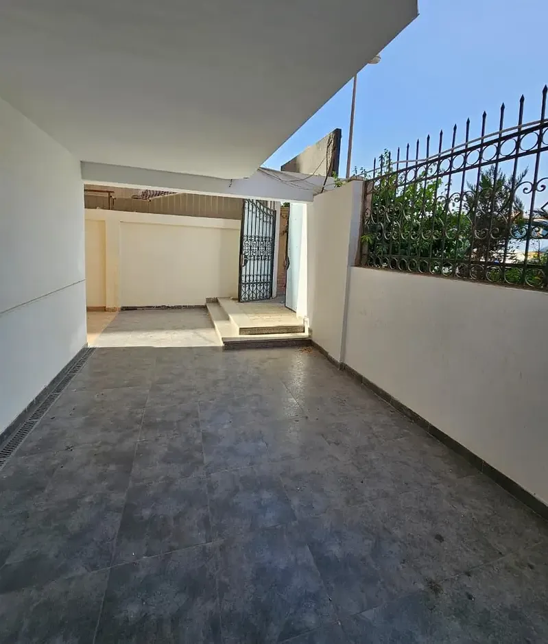 Office space for rent, 180 sqm with private entrance in Zahraa Al Maadi