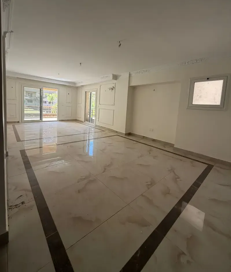 شقة للايجار بكمبوند ذا سكوير التجمع تشطيب راقي