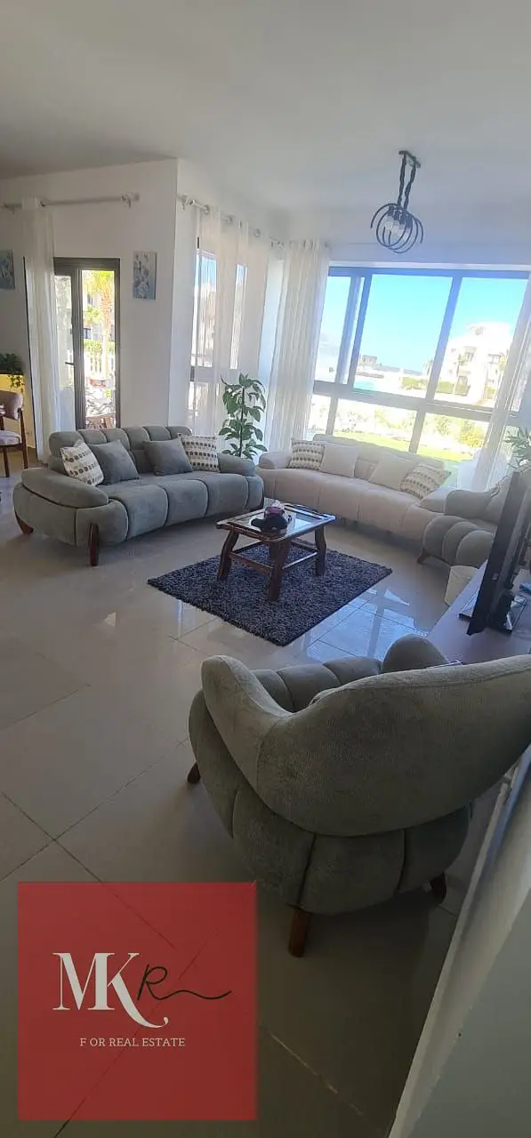 Ground chalet with garden direct on the lagoon in Plage Mountain View village