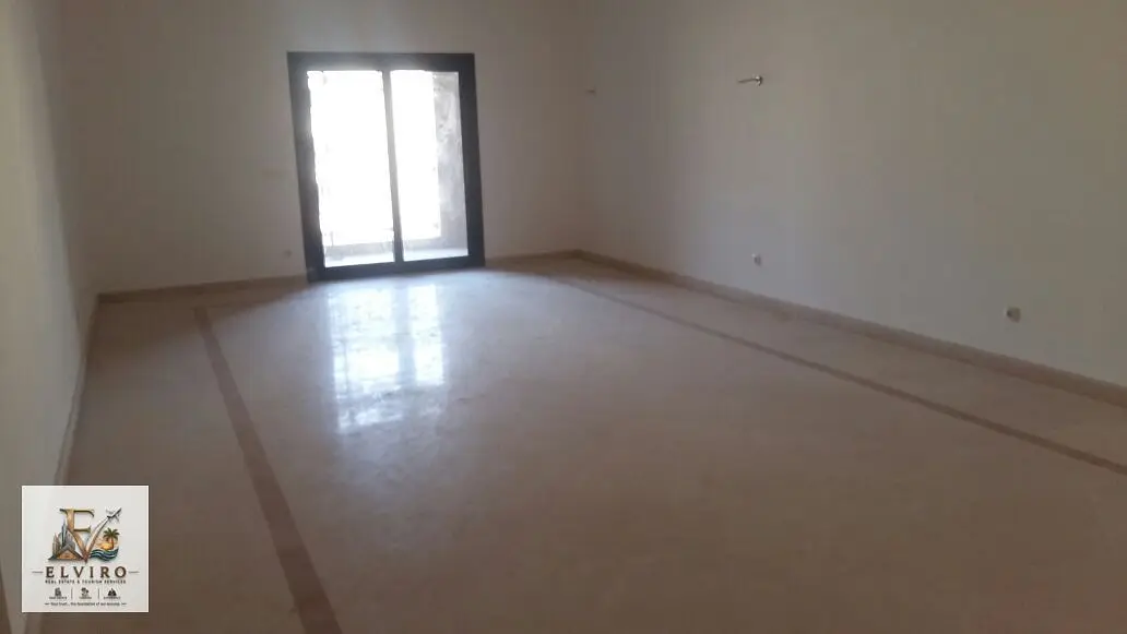 شقة للإيجار في إلفيرو، نعيد