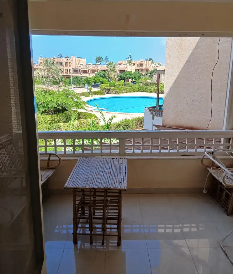 شاليه غرفتين مكيفين مارينا ٢ على حمام السباحة