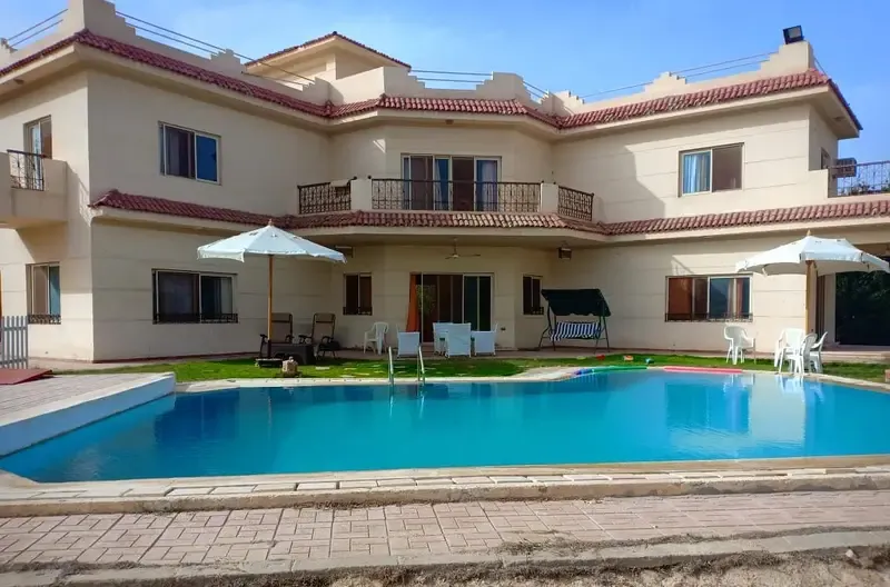 Luxurious independent villa with a swimming pool and a large garden in El Reef El Orouby