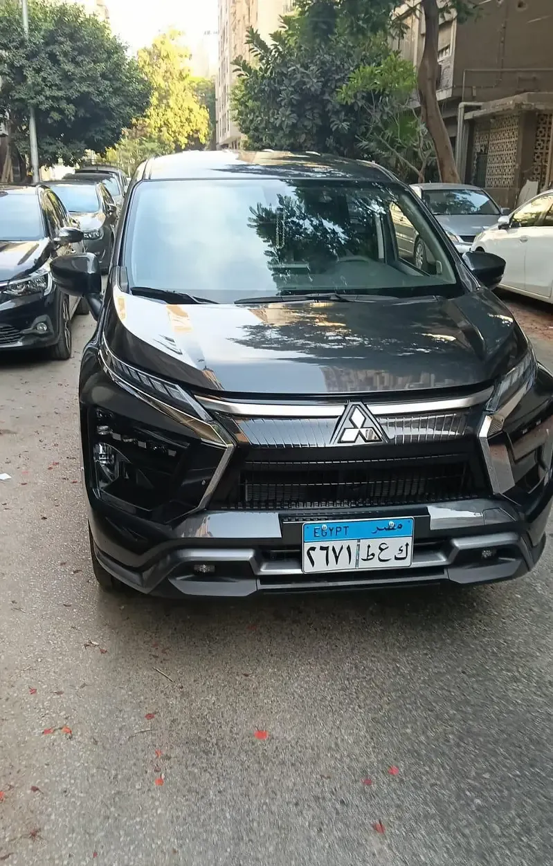 ميتسوبيشي اكسبندر للايجار اليومي بالسائق