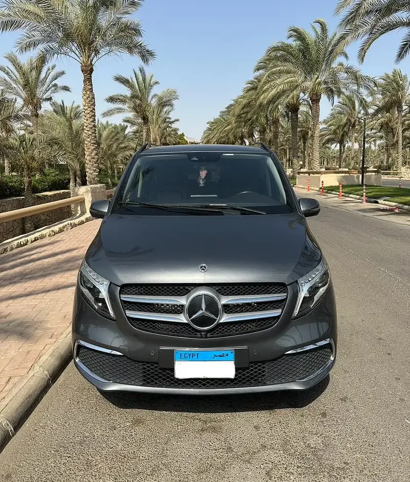مرسيدس فيانو 7 راكب للإيجار مع سائق