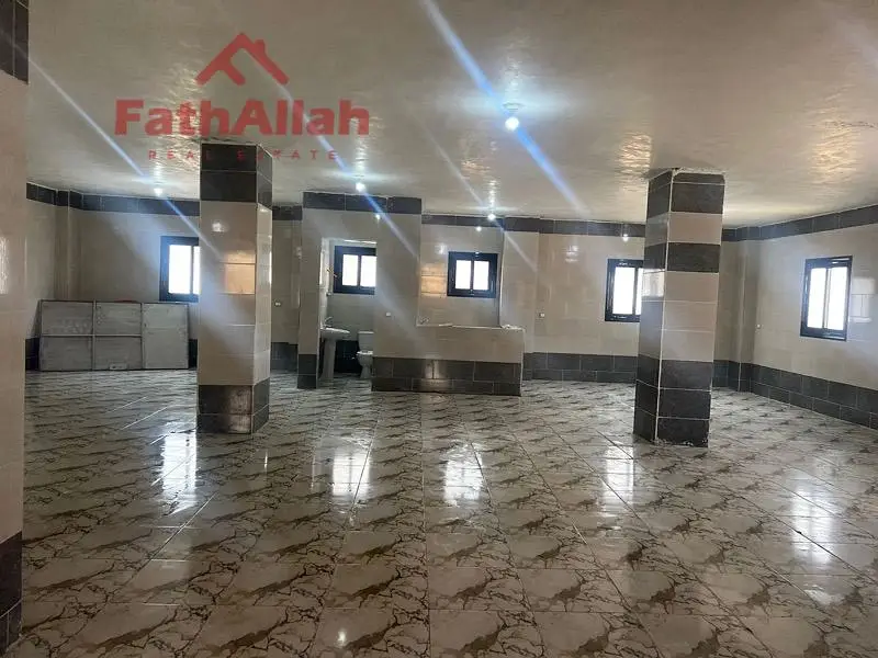 دور أول غذائي للإيجار بالمنطقة الصناعية التجمع الثالث