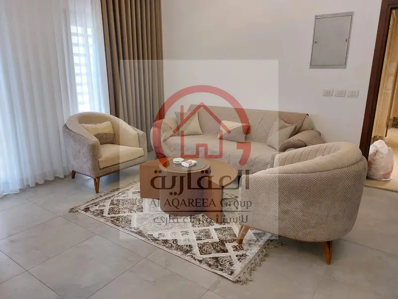 شقة أول سكن للإيجار في بريفادو بحديقة وتكييف