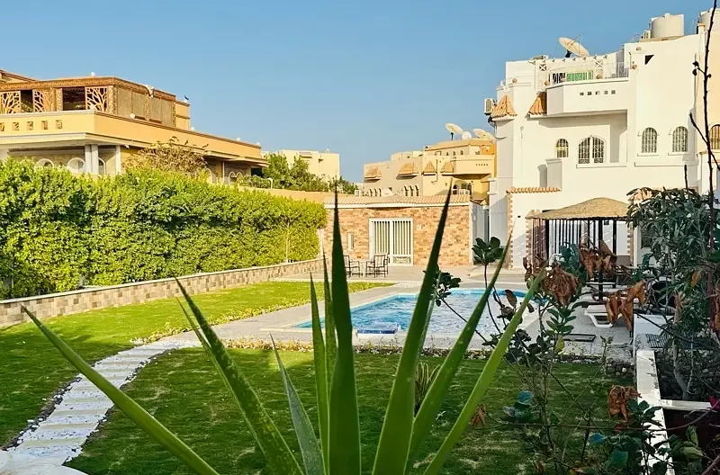 فيلا 4 غرف للإيجار اليومي في مبارك 6 بالغردقة